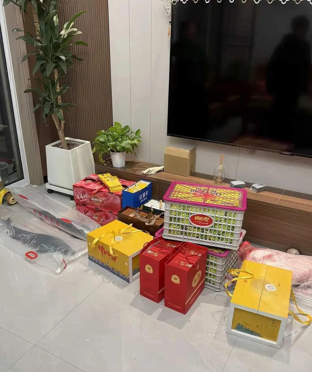 其实吧，还有一种炫富，叫做女婿送的！