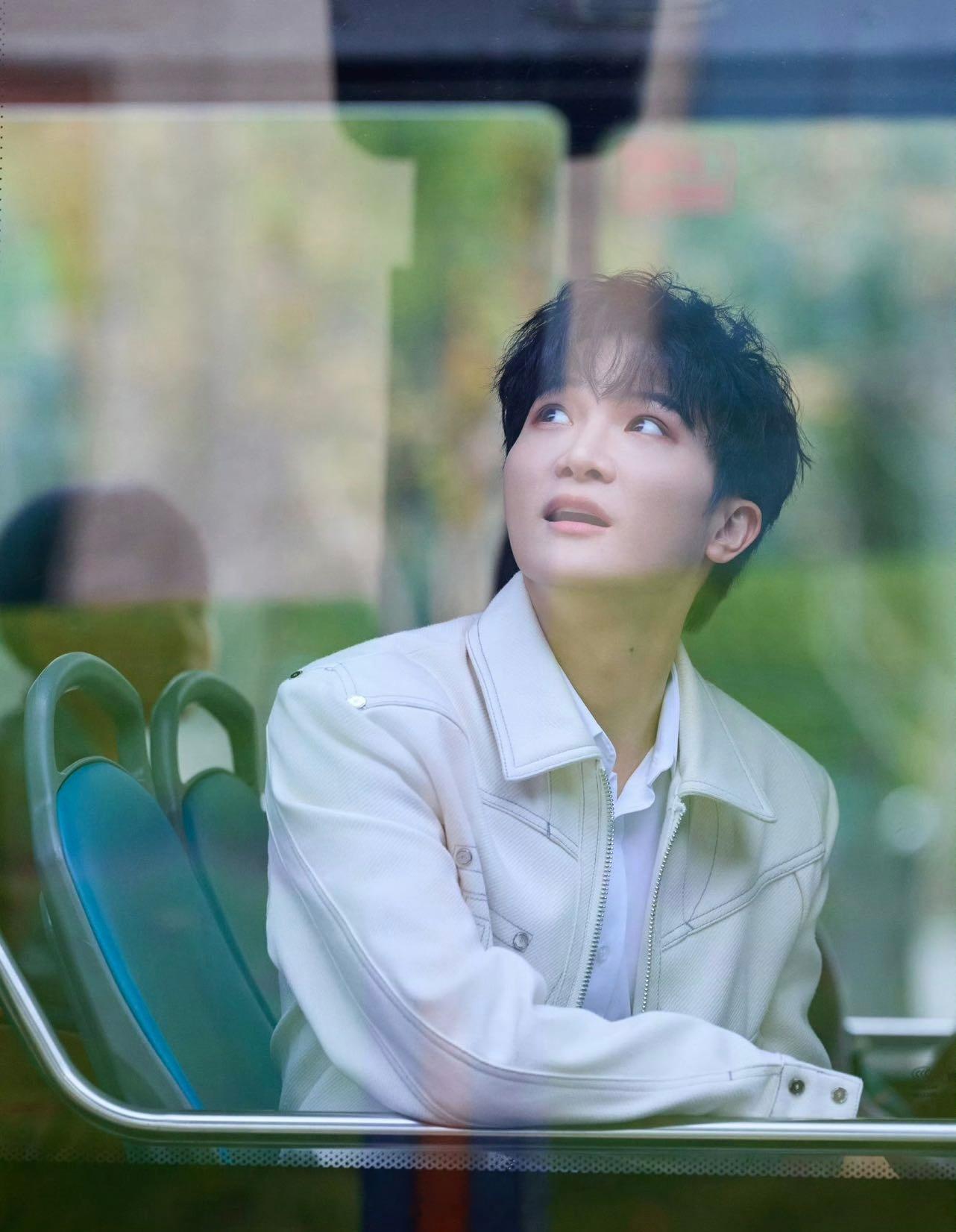 周深五一晚会今天的我们 《今天的我们》简直是打工人的专属BGM。周深用温暖有力的
