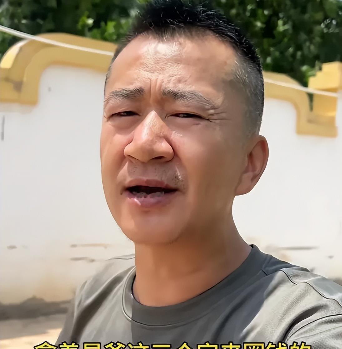 演员李嘉明想搞臭周星驰，说《功夫女女》70块票钱花得冤，粗制滥造就是圈钱。结果自