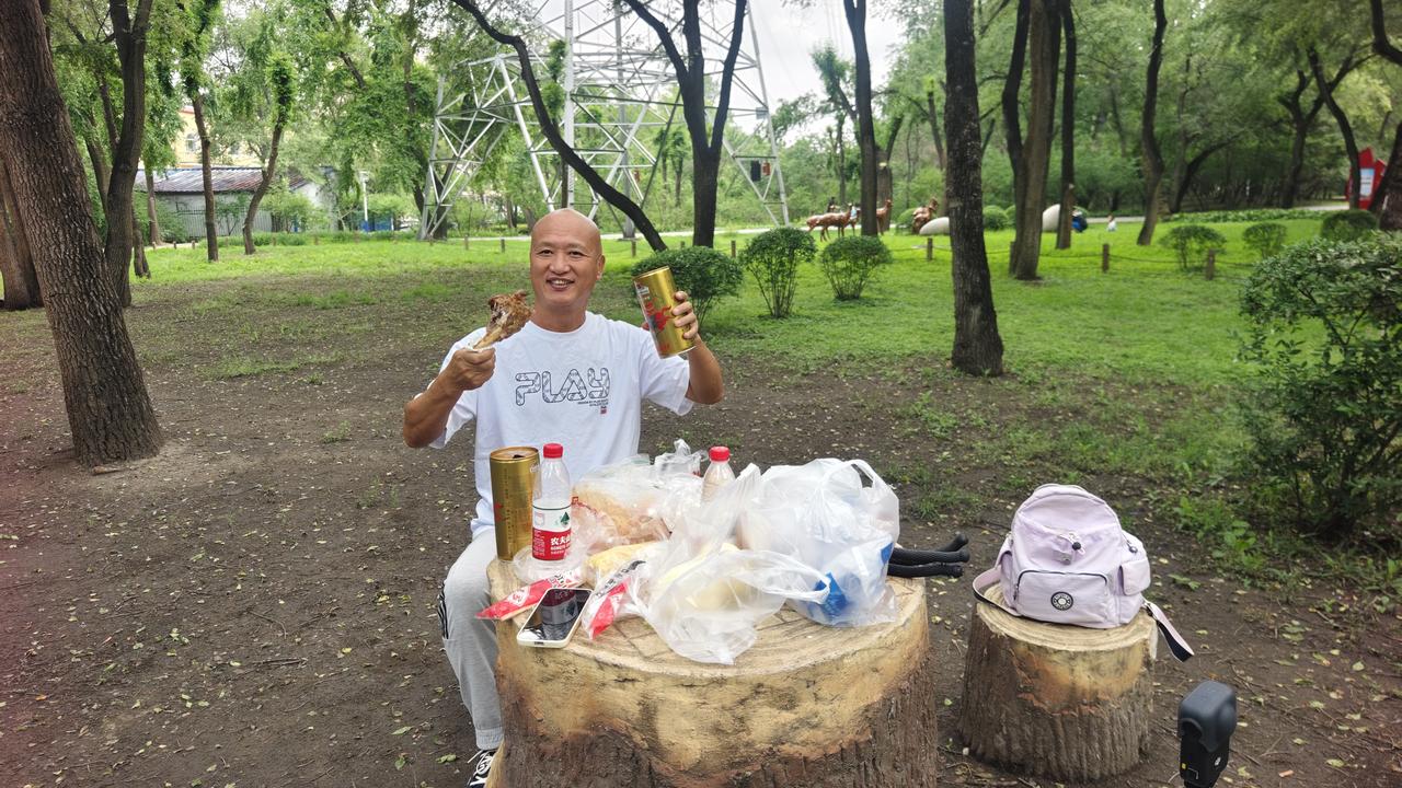 回到哈尔滨二十多天了，不是连续阴雨天，就是很冷，比东方最冷的时候都要冷。就昨天是
