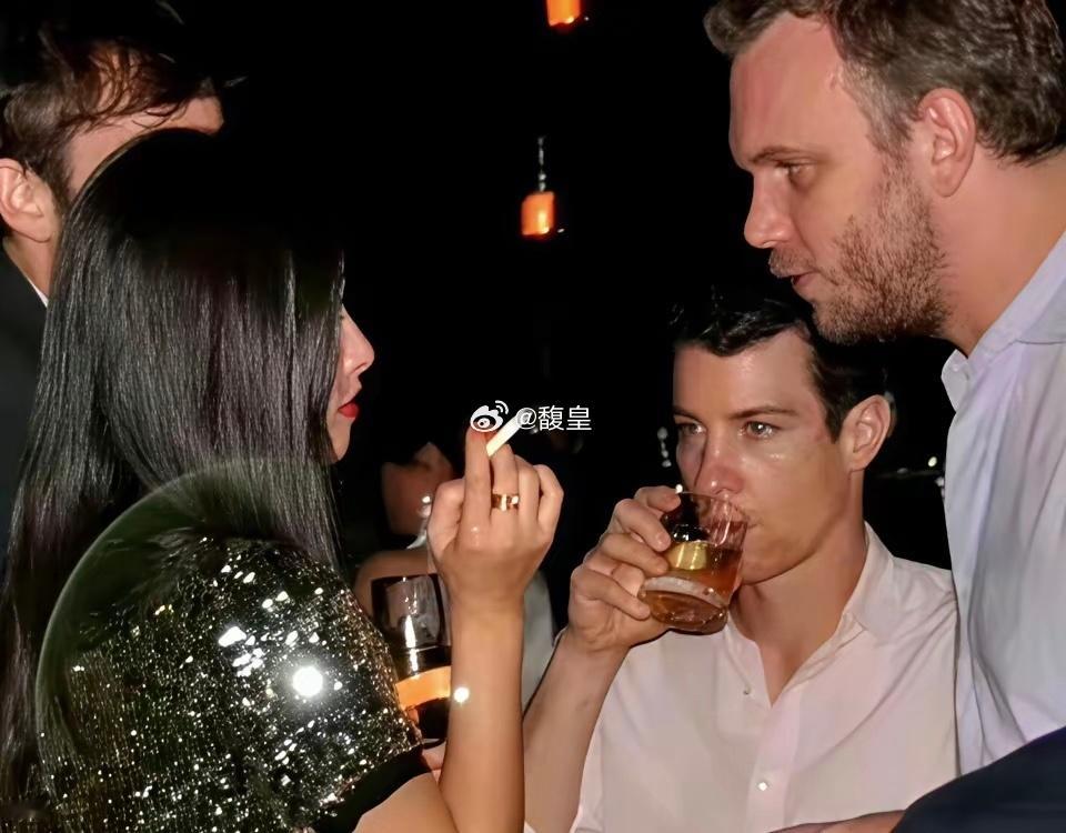 朱珠的脸才是耳环消失术 ​​​