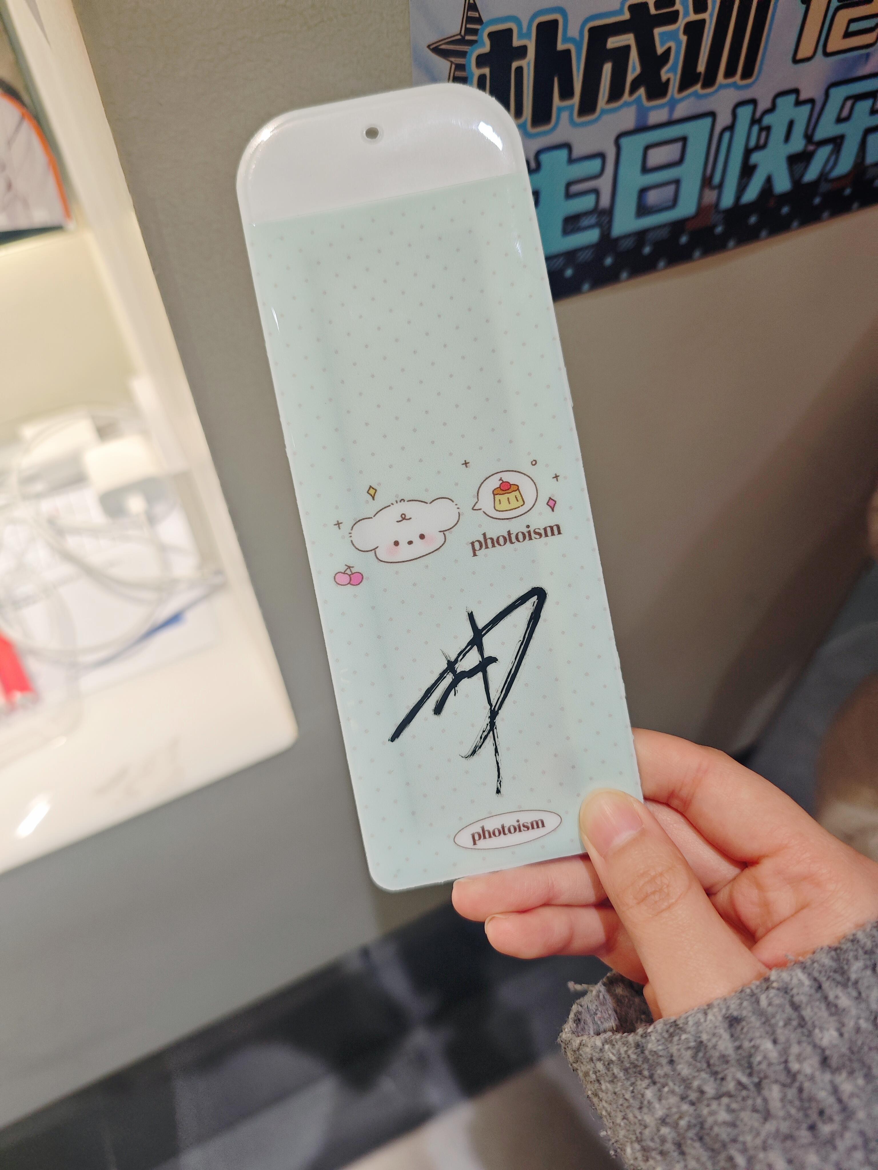 看完以为误入韩帖的程度……粉丝去拍林一的人生四格合拍偶遇到了林一本人，还得到了亲