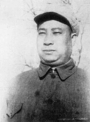 贺炳炎在陕北战场留影