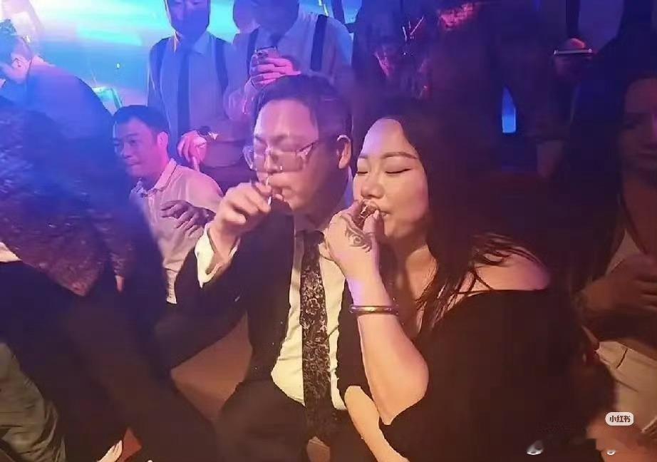 向太不满向佑恋情称绝不认这种儿媳没感觉女方比男方大很多而且人家感情挺好的就行豪门