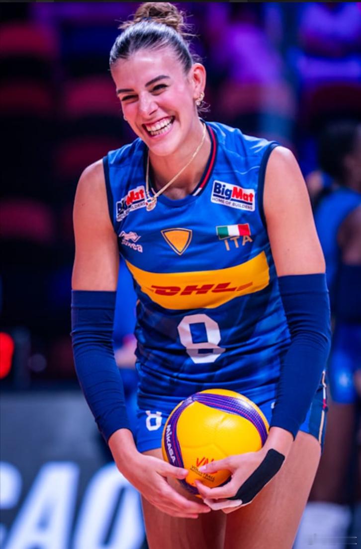 国际排坛动态意大利女排vs荷兰女排差距比较悬殊，意大利2-0（25-21/25-