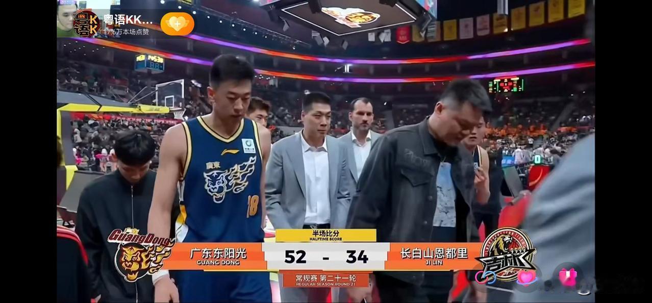 奎因手感火热，全面碾压对手，广东双杀吉林无忧。
半场结束，广东52:34领先吉林