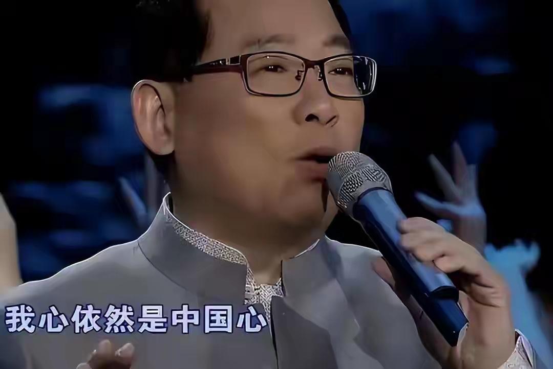 张明敏：生于香港普通家庭，1984年他作为首位香港歌手登上央视春晚，一曲《我的中