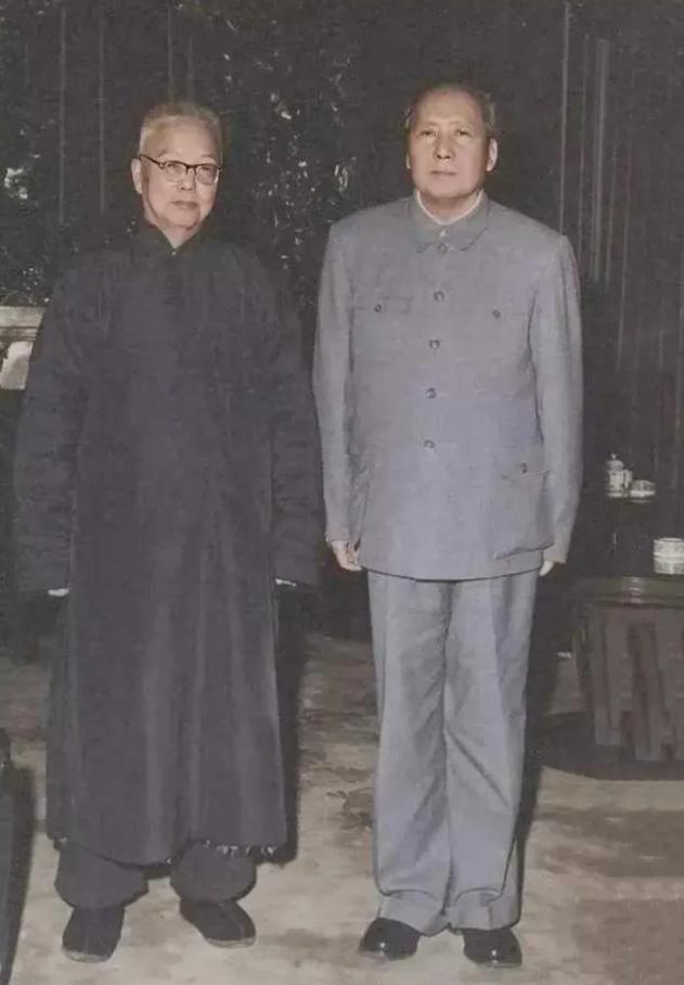 五十年代末，毛主席和他的老师王季范在一起的合影，王季范不仅是毛主席的师长，还是毛