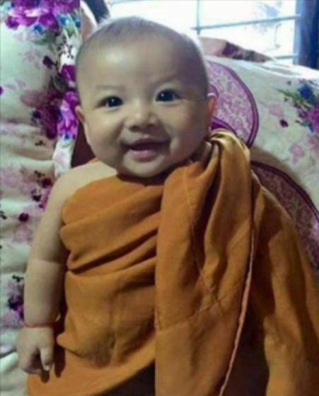 “这个婴儿被捅了整整14刀！”2016年，泰国一放羊少女居然在土里发现一只婴儿的