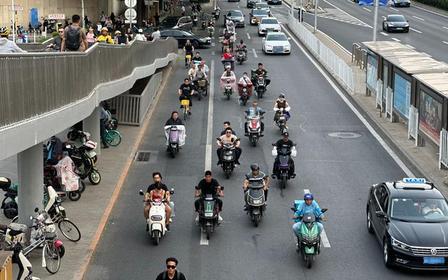 央视公开批评：电动车解禁限速！可提不上速的 25km/h，谁来为骑车人撑腰？

