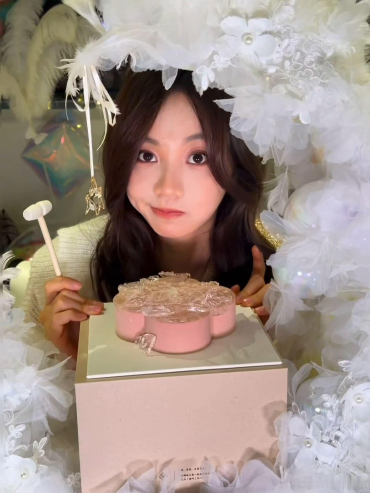 胡意旋 我不抽象啊 从直播细节就能看出一个人的性格，胡意旋的真诚与幽默贯穿始终。