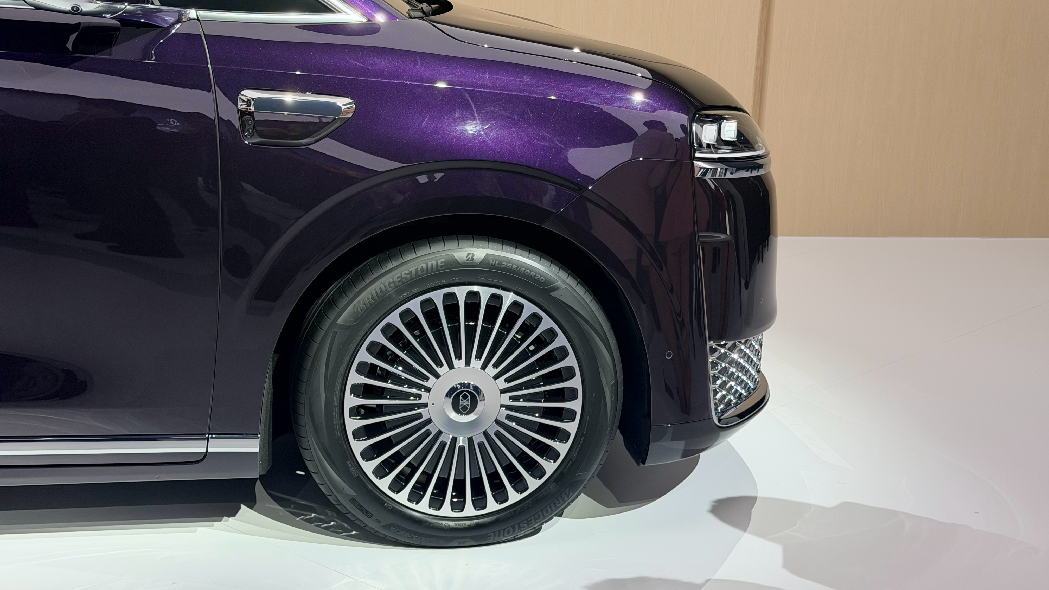 智界 V9，抢占了鸿蒙智行的第一款 MPV，大家觉得这颜值如何？华为发布会