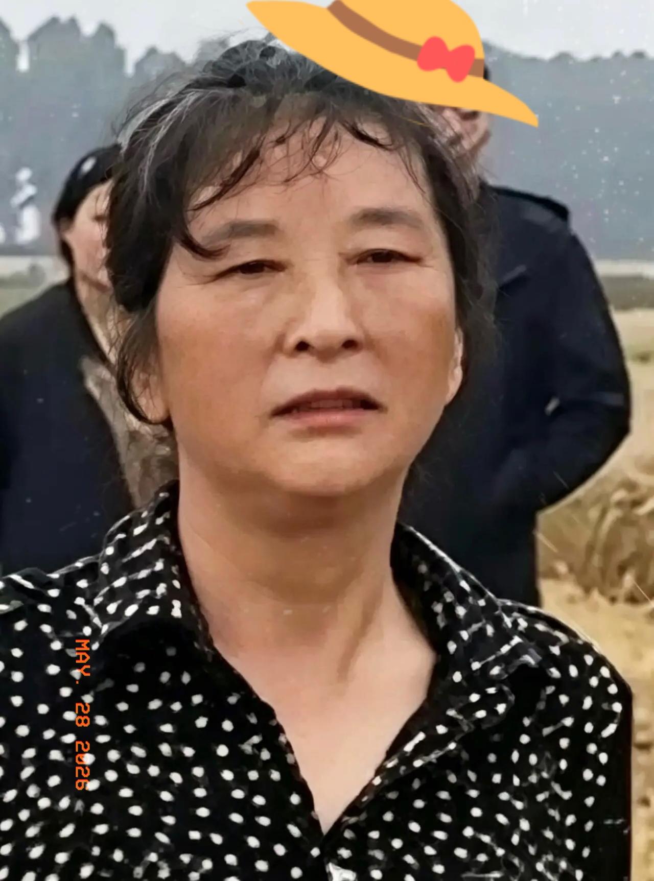 看到这事儿，我真是被气笑了。

那个所谓的“割四赔五”大妈，凭一己之力搅浑了麦收
