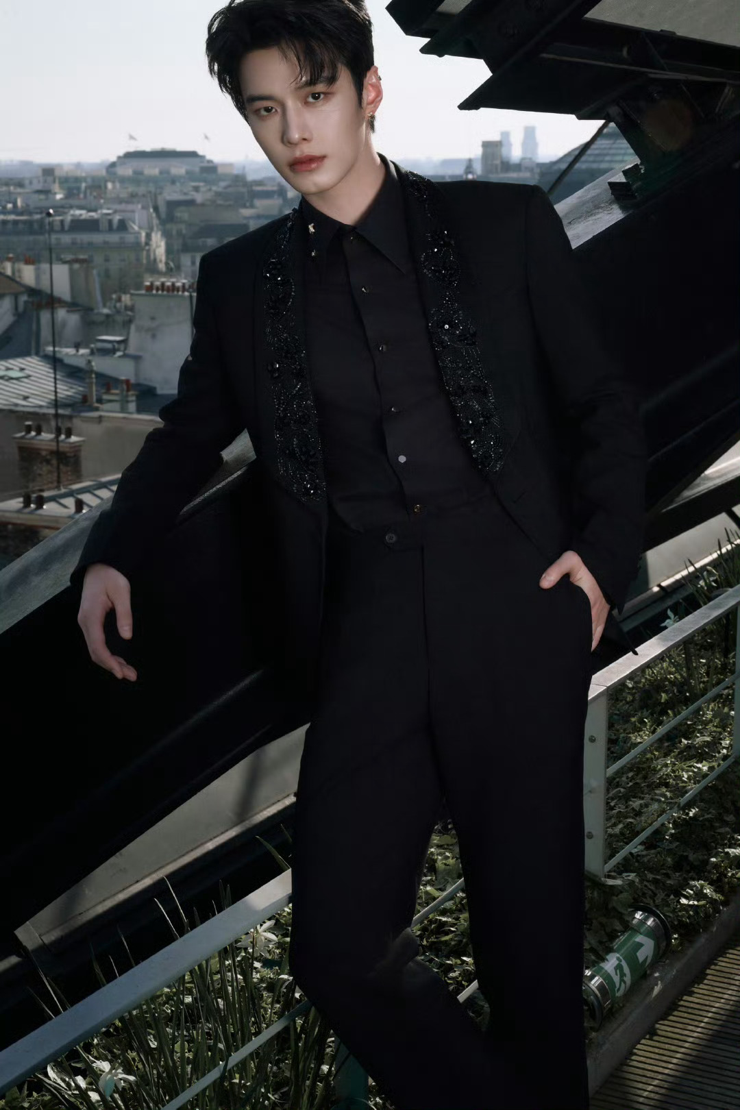 何与又一组新鲜的巴黎随拍，太帅了