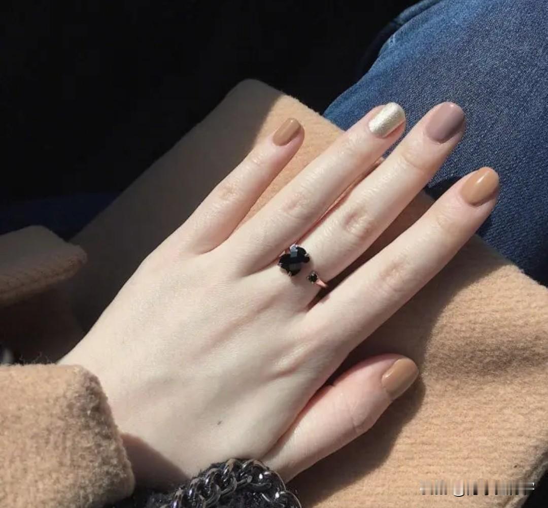 只想靠双手讨口饭吃，
到底做什么工作，
才适合我，
求个真心建议
女生找好工作 