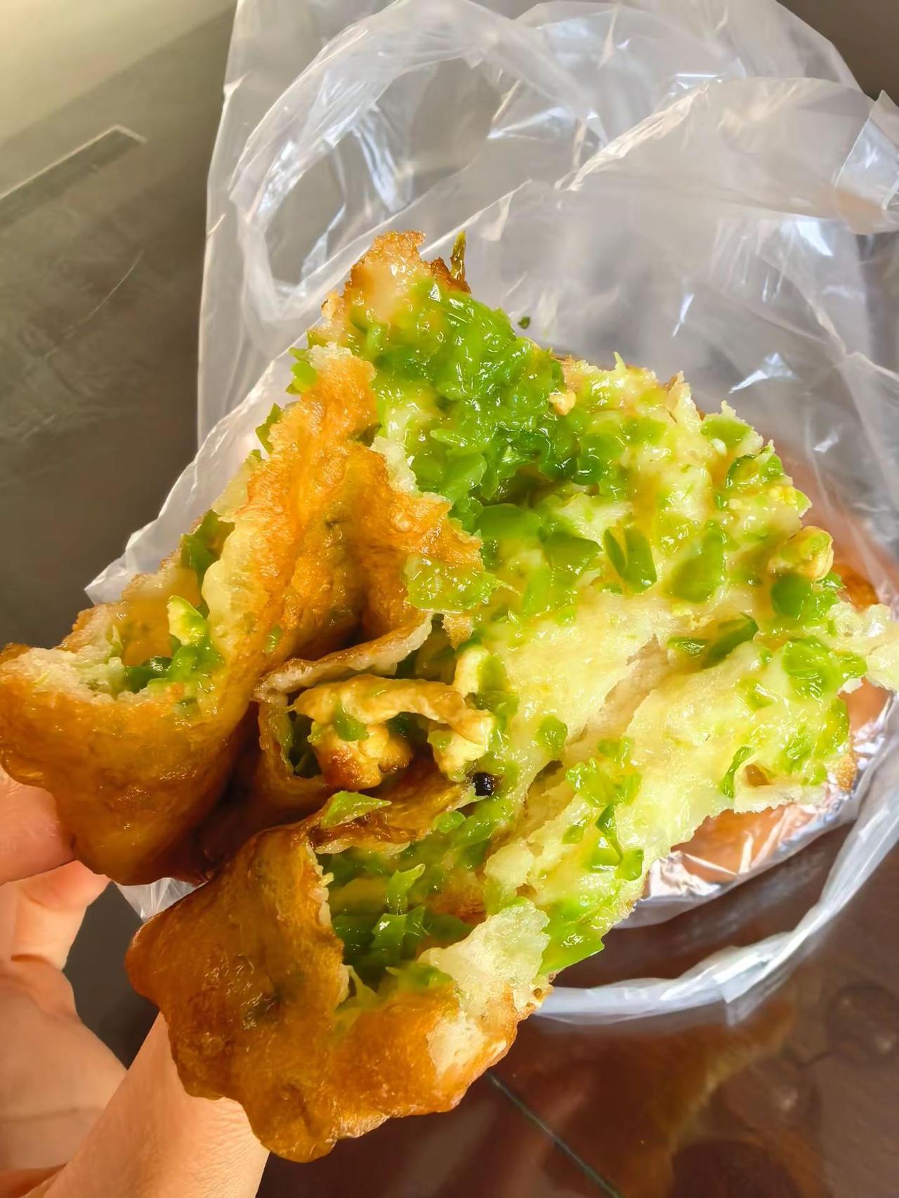 谁还没吃过魁玉路的辣椒小油饼……太好吃了辣椒饼 魁玉路