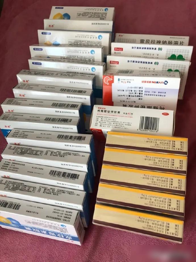 上海三甲ICU医生，为救胃癌晚期母亲，潜入病友群蛰伏半月，花万元向药贩子买下无批
