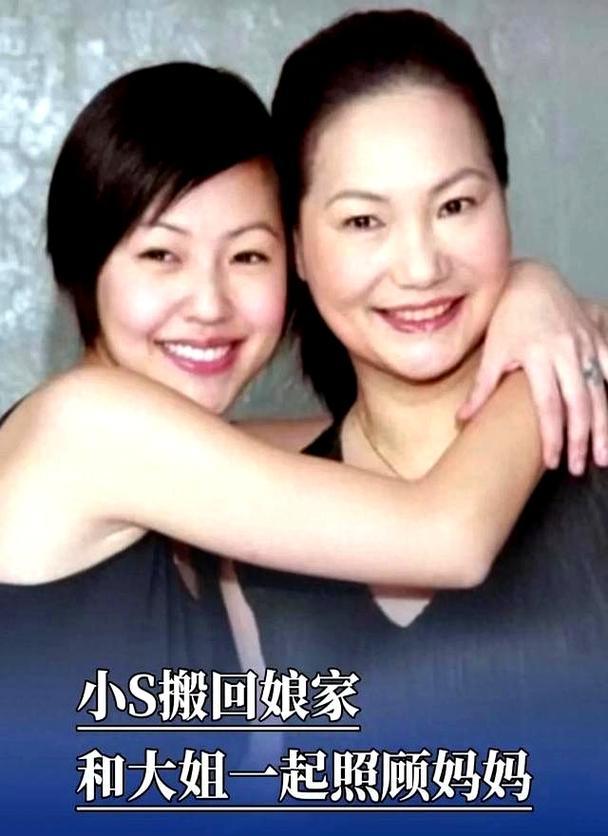 旧照片里灯影暖融融的，她笑眼弯成熟悉的弧度，闹哄哄的归宁宴烟火气还像飘在眼前。一