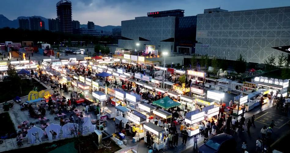 【城市快讯】山水鹿泉星夜市集启幕试营业


4月24日晚
山水鹿泉星夜市集正式试