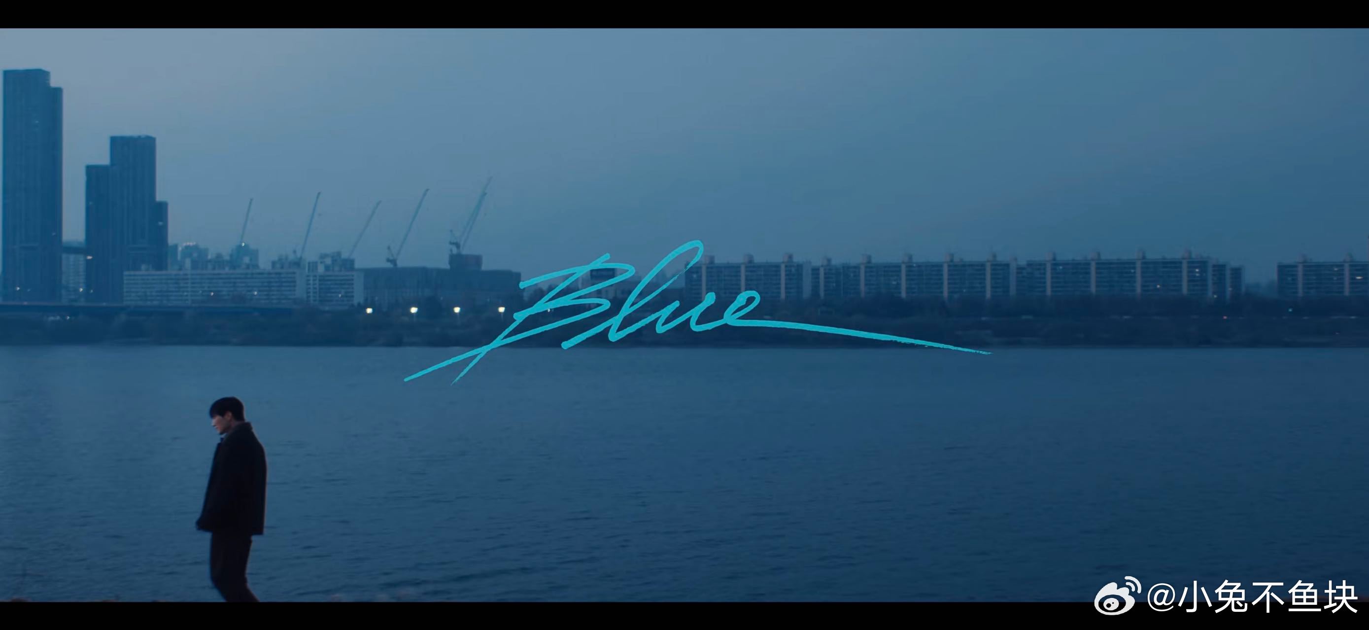 DK胜宽新歌MV谁懂啊！MV里的画面太有故事感了，清冷的雨天搭配温柔的旋律，DK