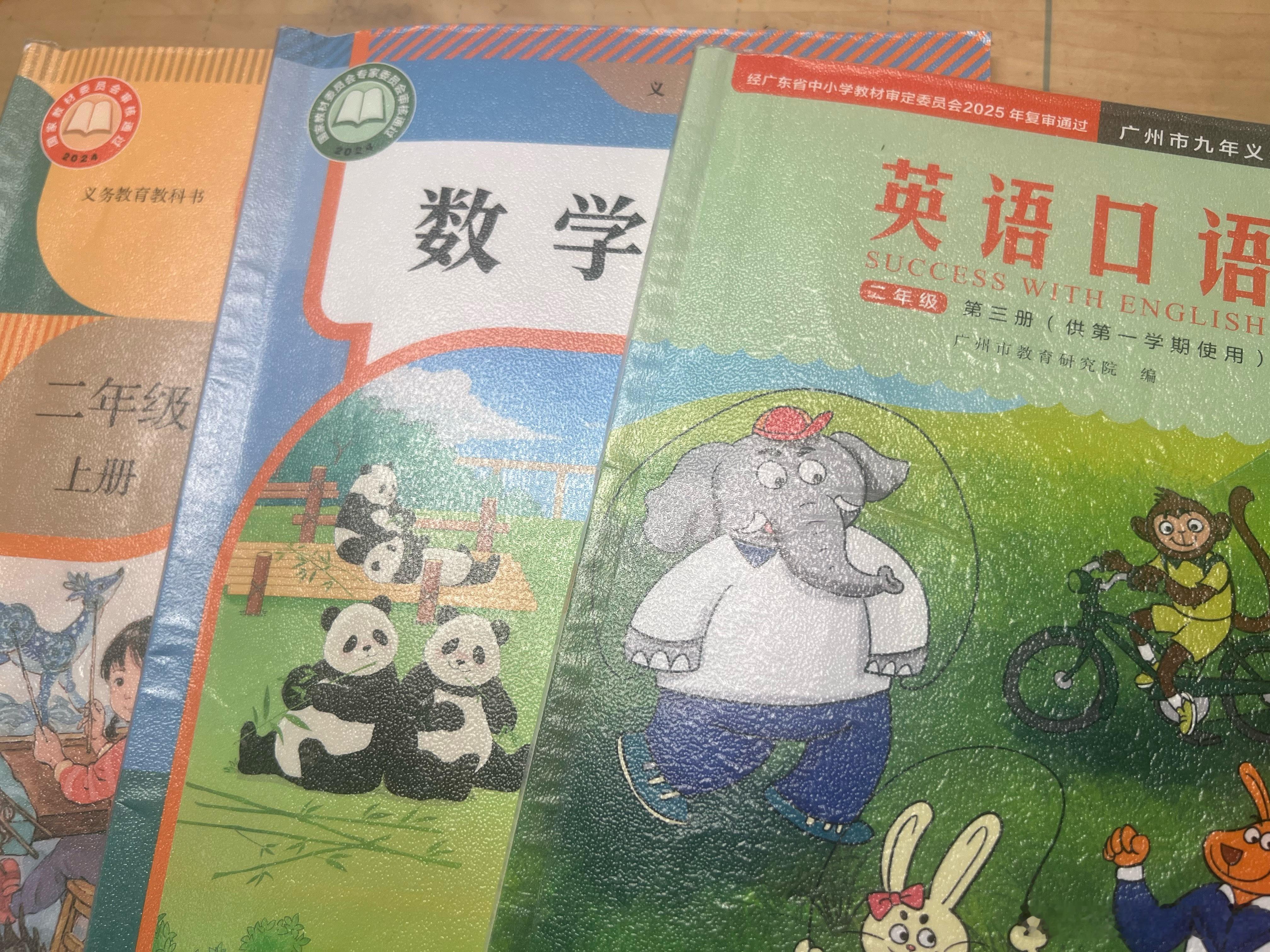 陪米米读书～刚把课本给复习了一遍，熟悉课本内容是根基米米的成长记录母婴育儿[超话