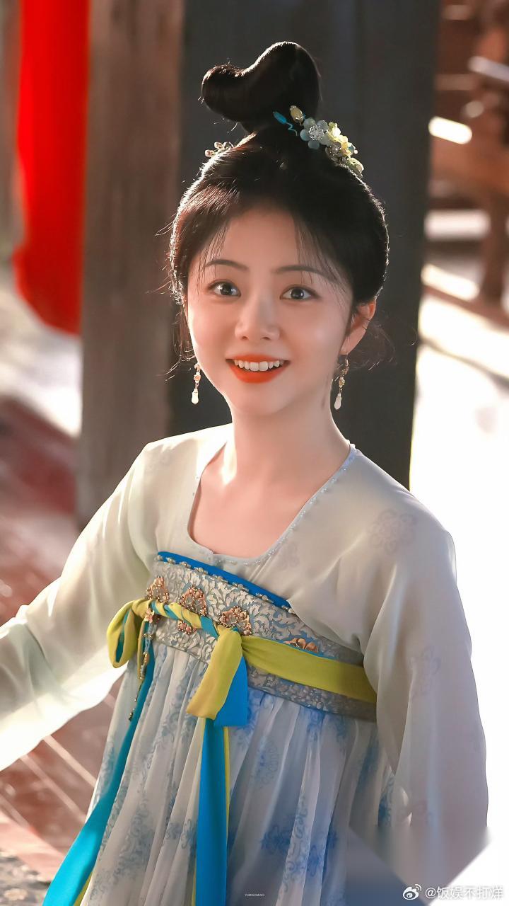 大家不觉得吗 谭松韵这三部古装， 不仅剧名字数一样，就连造型也很相似 谭松韵主演