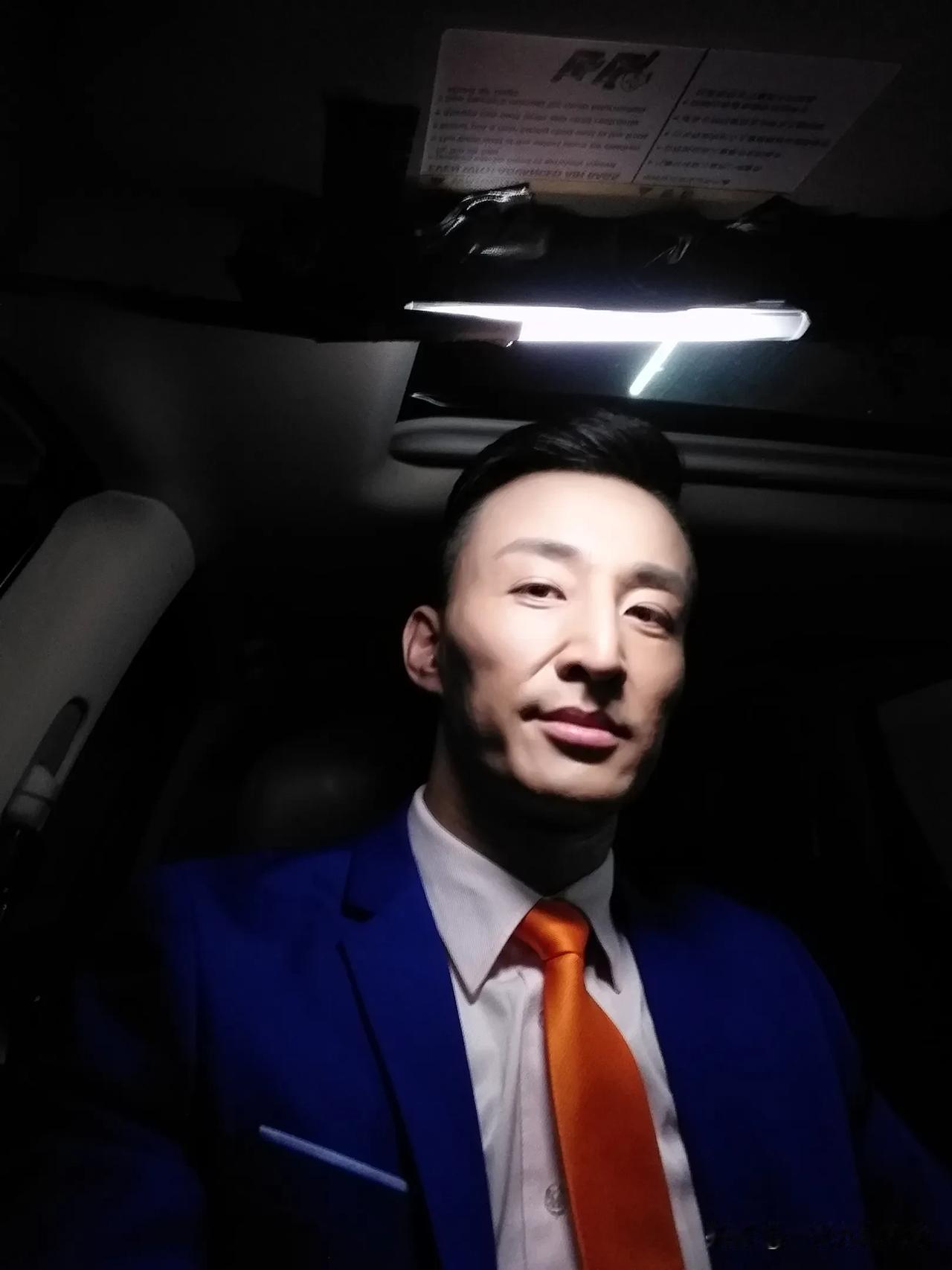 用一句话概括一个人艰辛的一生生命如潮，人生艰辛是磨砺，而非挫败。