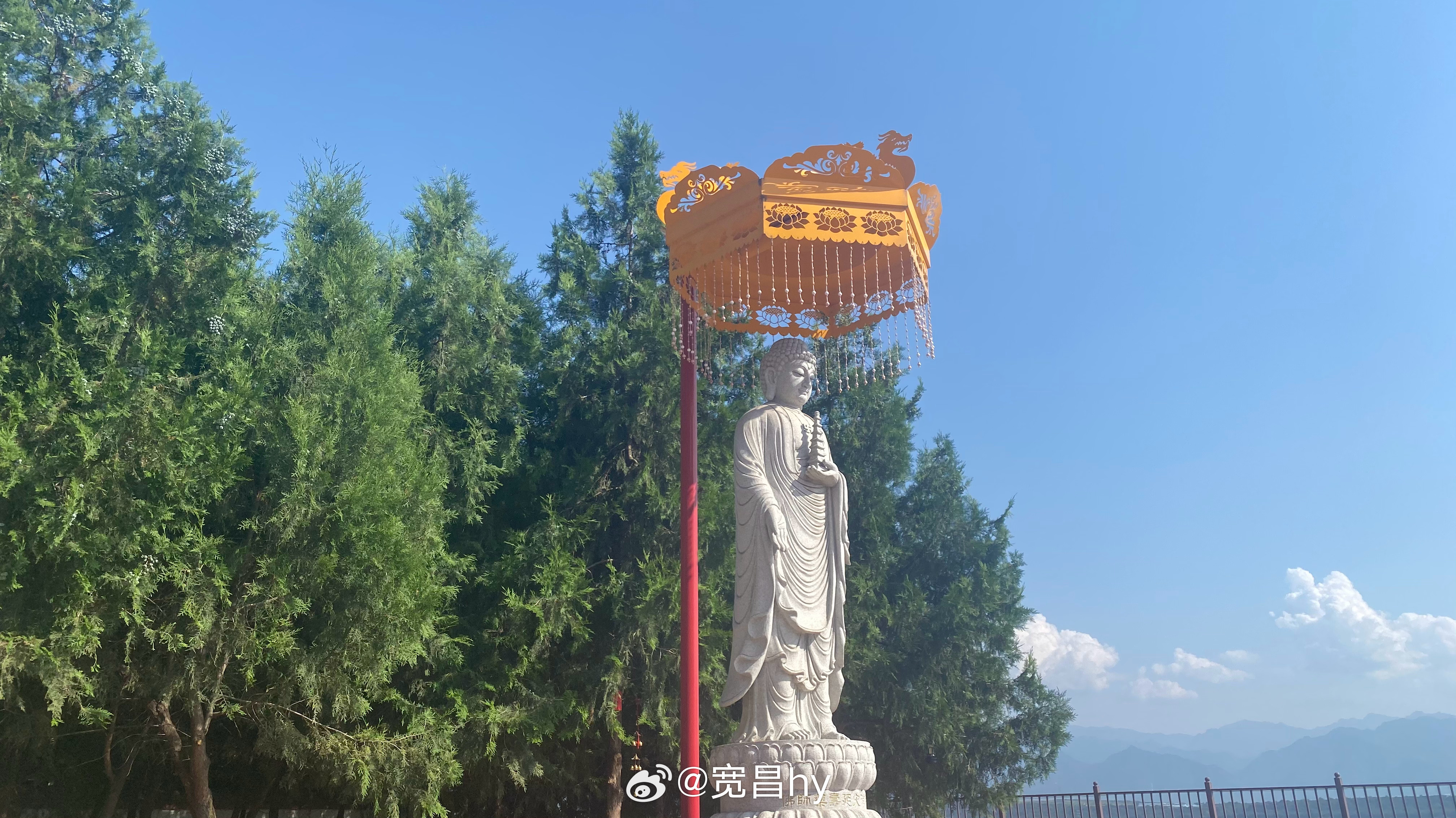 微博云祈福祈福2026华严宗祖庭西安华严寺 低头不是认输，是要看清自己的路；仰头