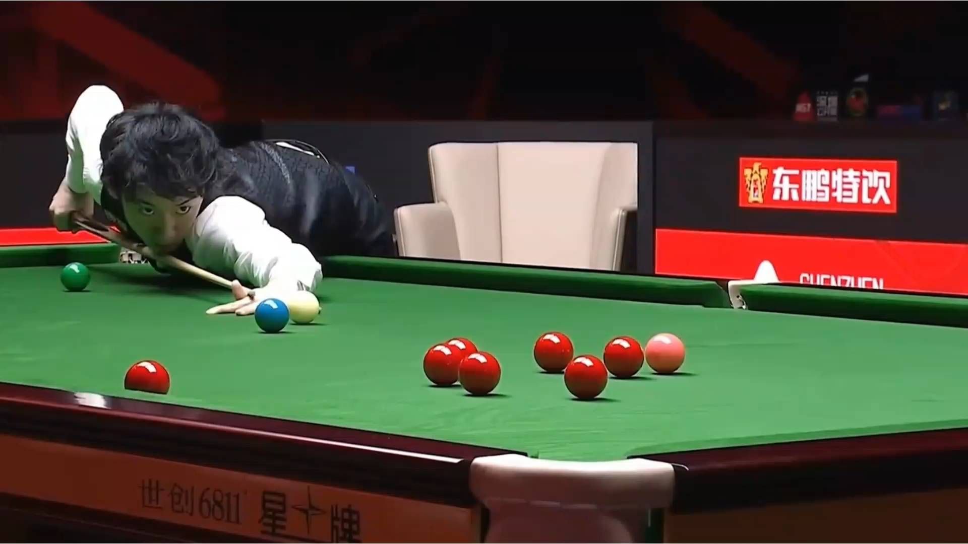 3日晚，深圳公开赛，吴宜泽手感火热，准度曝棚，6连鞭淘汰小特，晋级决赛！