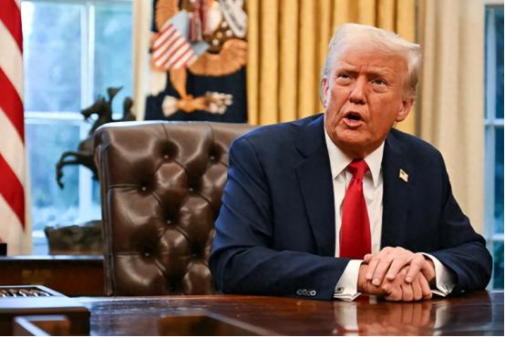 特朗普声称伊朗送来一份“价值连城的大礼”
 
特朗普还对达成协议表示乐观。“我可