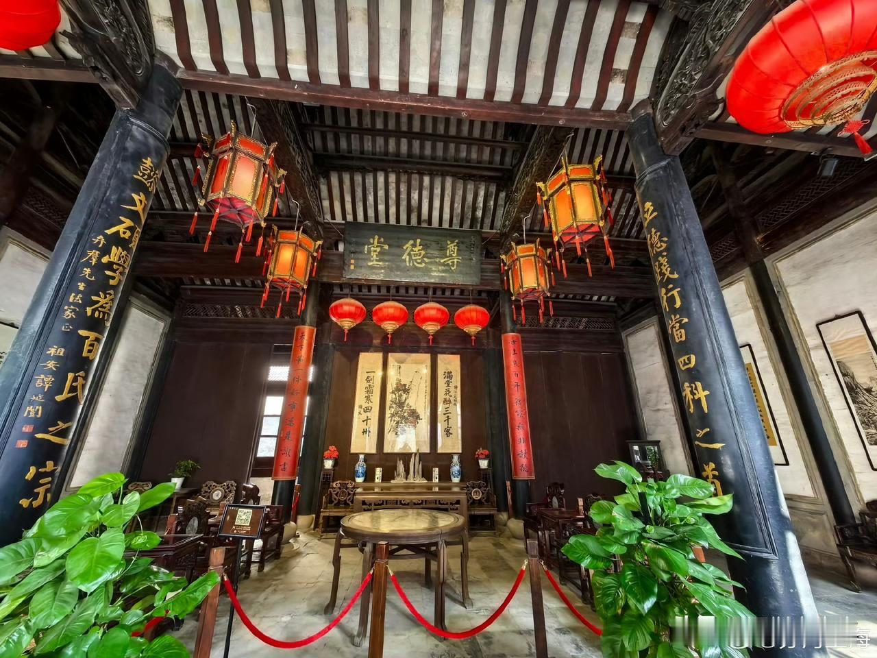国民党元老张静江，被高僧耳边轻说6字，回杭州后嚎啕大哭，从此归隐！
 
民国传奇
