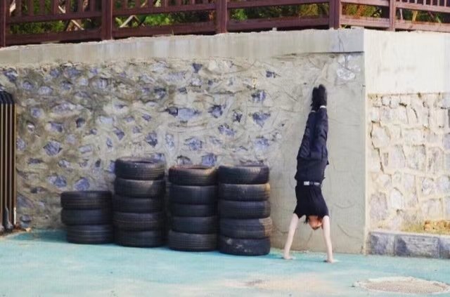 袁冰妍 早，倒立圆！