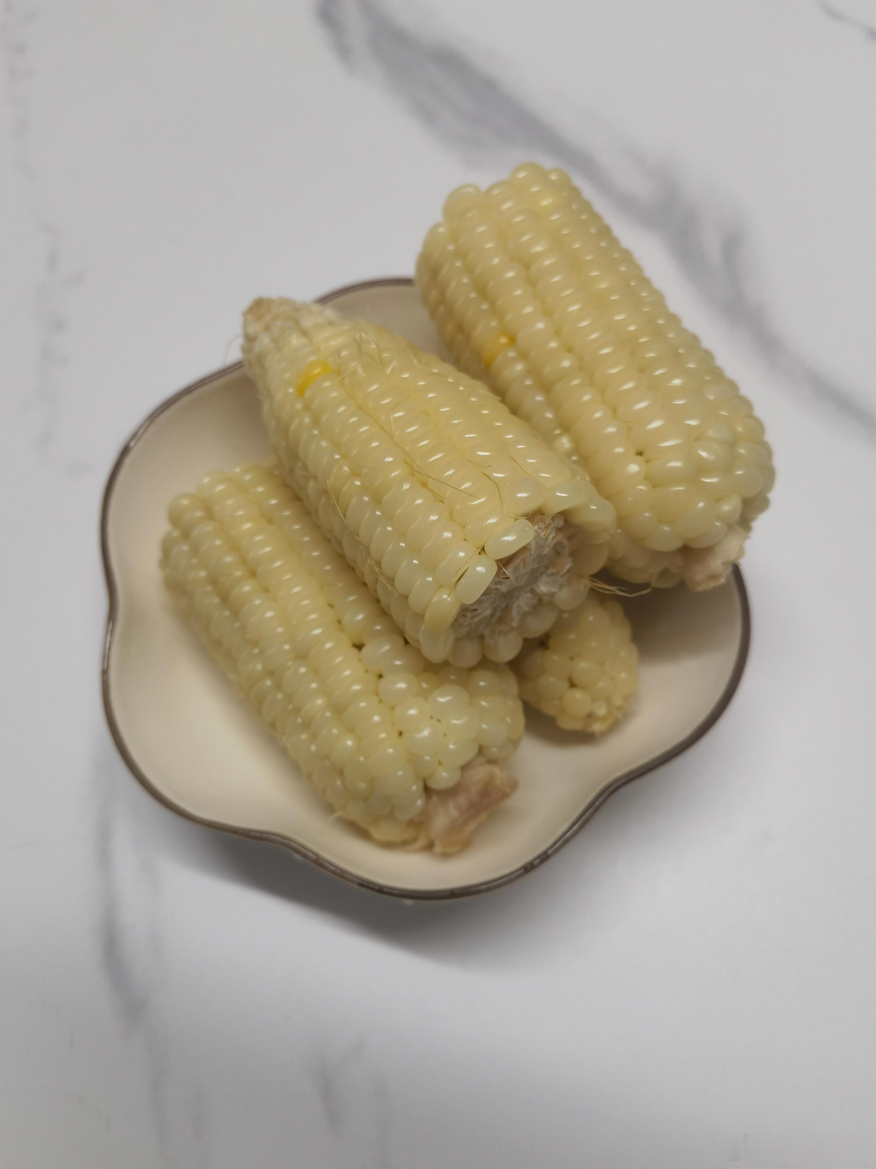 周日早餐：蒸煮玉米。香甜软糯的糯玉米(っ◔◡◔)っ🌽 
