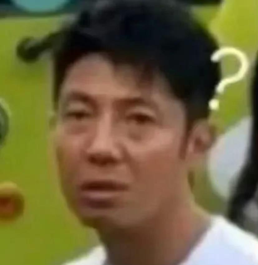 武汉小伙王杰（化名）戴眼镜一戴就是十年，镜片从100度一路飙到400度，可框架压