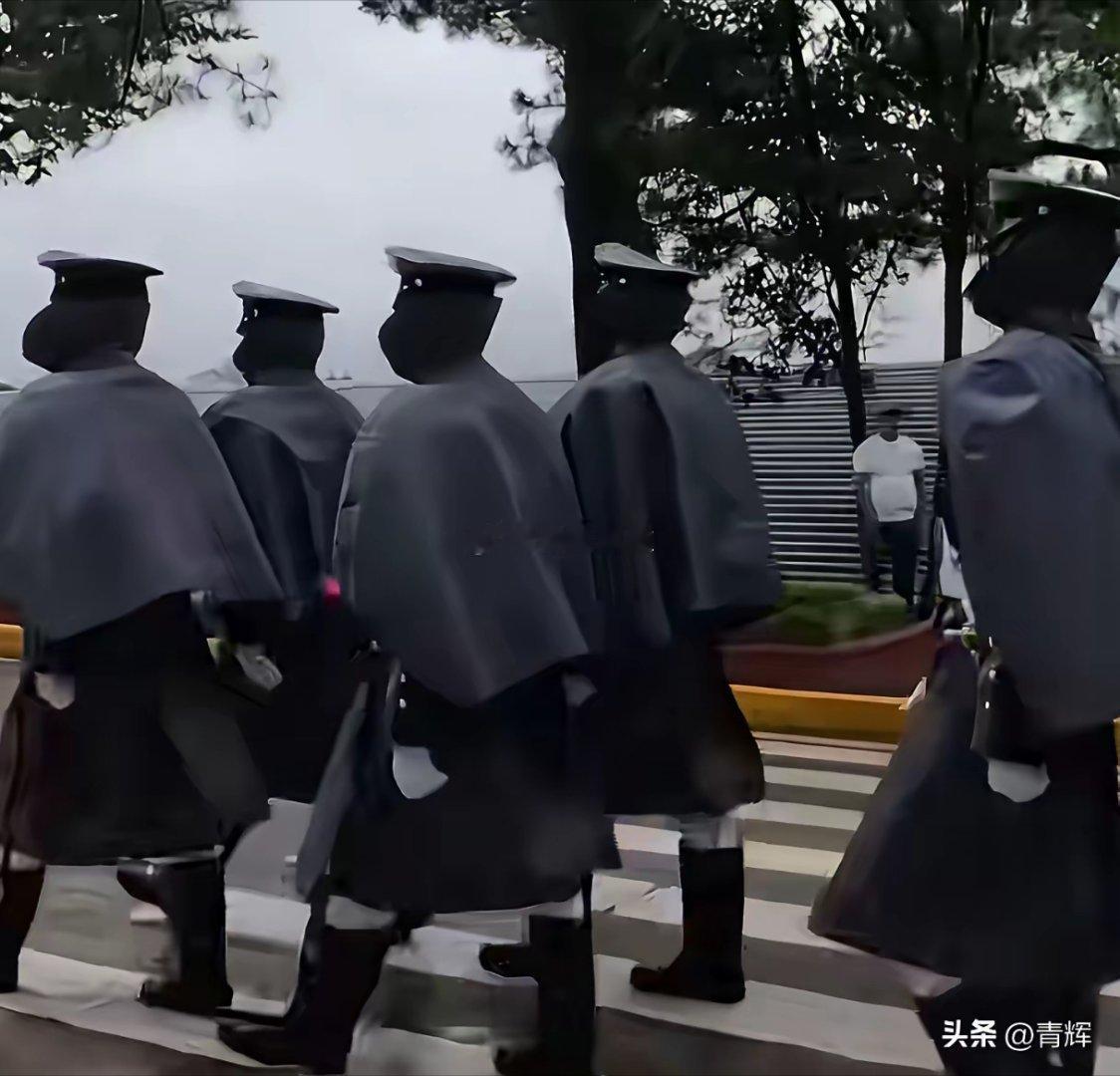 越穷越能装，猛然一看菲律宾军校的制服，还以为它是世界老大 