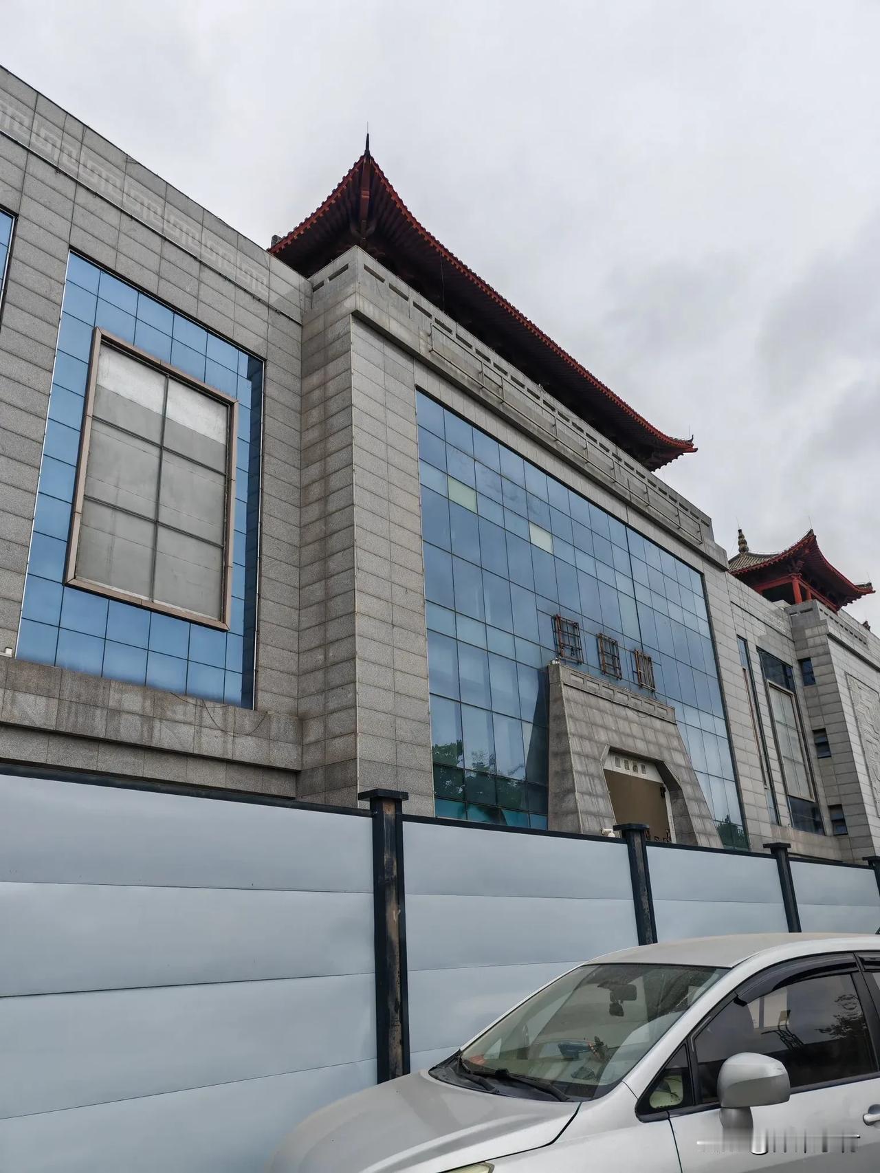 各位，开封西大街上的新变化，您注意到了吗？
曾经这条街上的，哦不，可以说是在开封