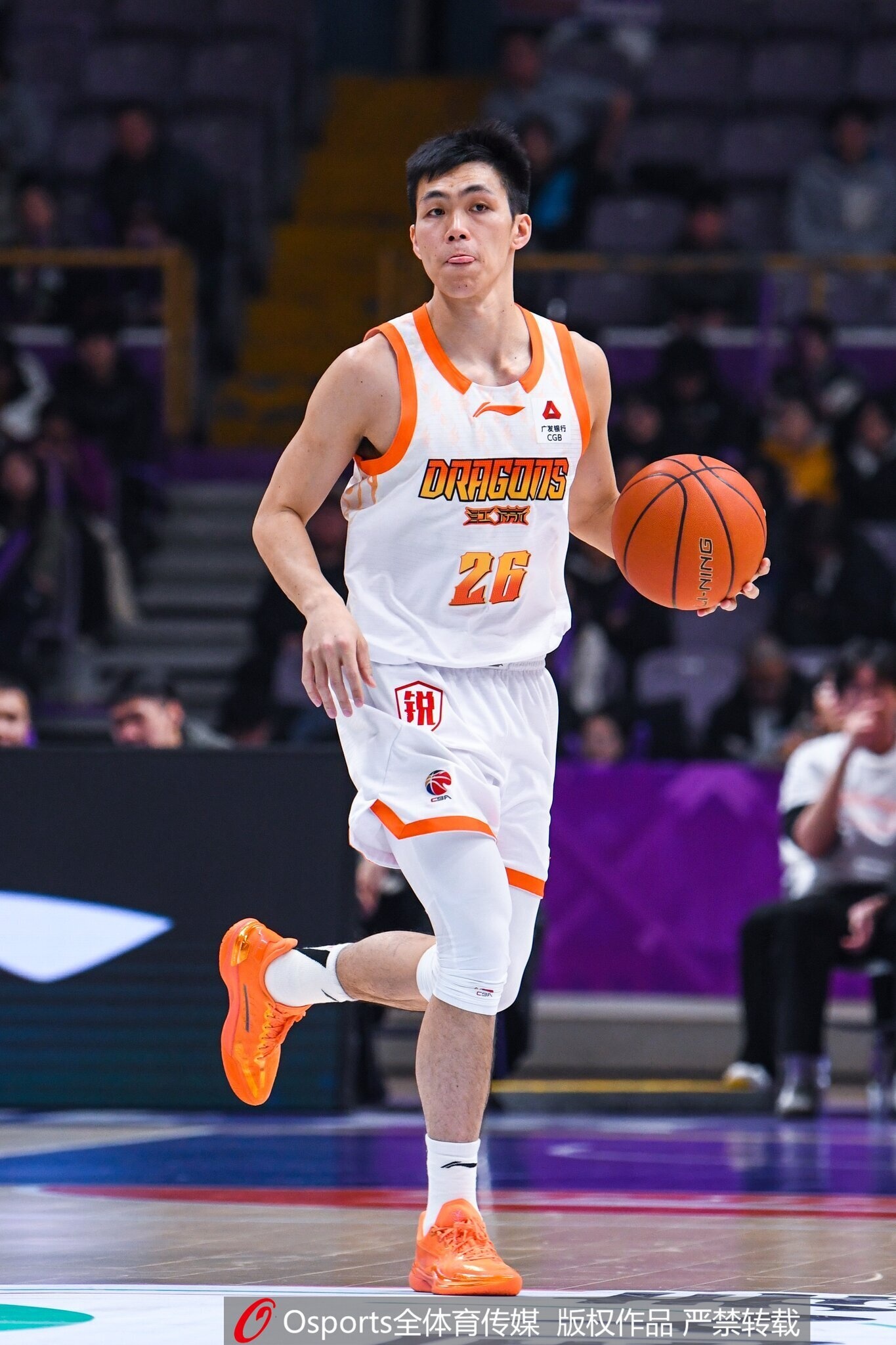 打得还可以！庞峥麟14中6拿下18分5助攻 下半场带队追分