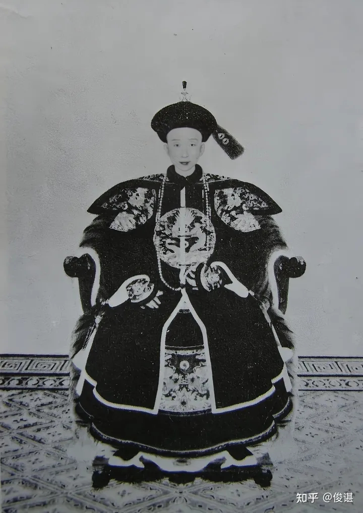 明瑞是挺年轻的 ​​​