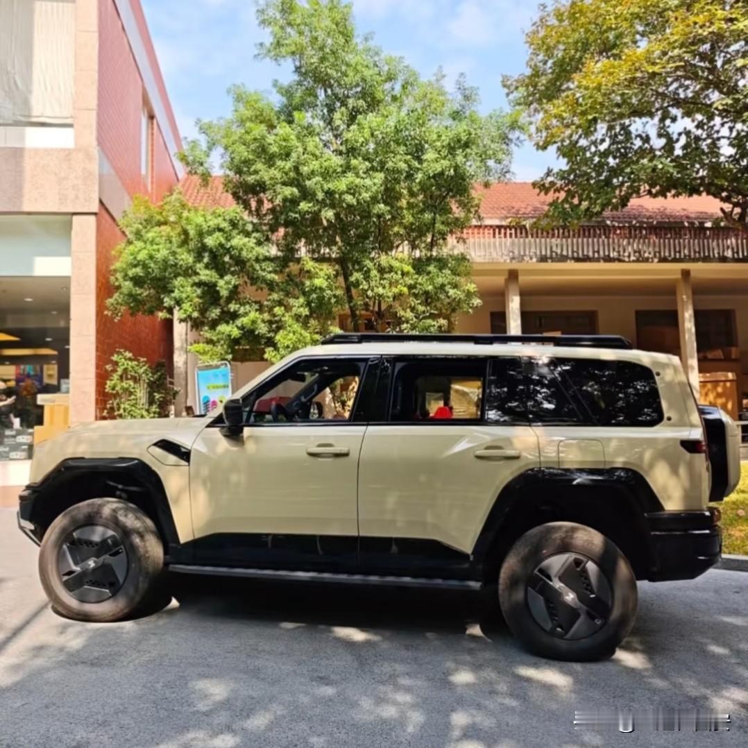 买车这件事看着像“选一台喜欢的车”，其实还牵扯预算、配置、用车需求和后续成本，做