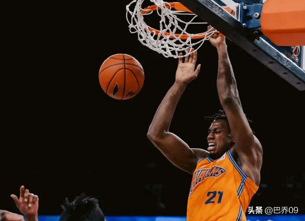 赛季四杀！上海97-81碾压广东 怀特塞德26板统治内线
 
CBA焦点战上演一