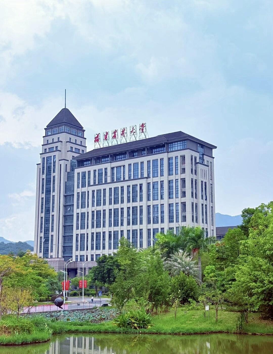 闽水泱泱，榕城苍苍
八十九载，学府峥嵘
扎根农土，科创赋能
育人为本，使命在肩