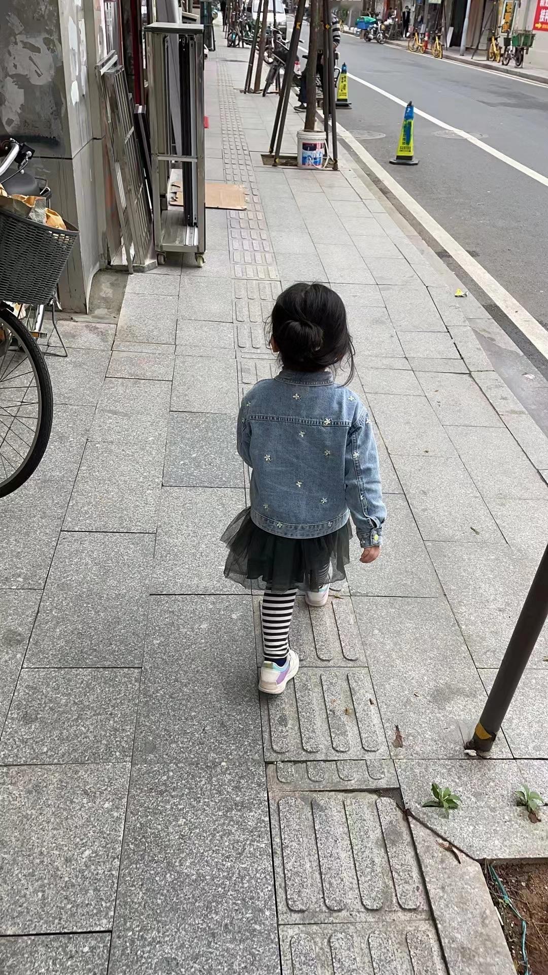 ：妈，我副业收入月已经过万了，想退休了

：毛病，退休你去干嘛

：想干嘛就干嘛