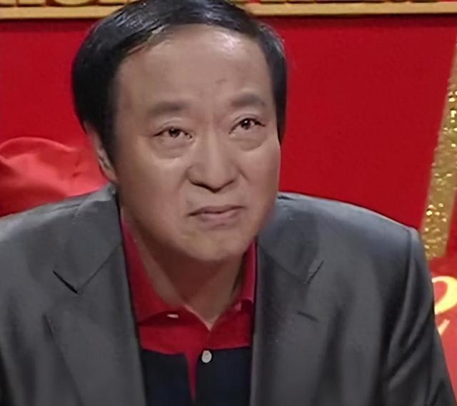77岁牛群近况：折腾半生倾家荡产，如今被美国毕业的儿子如此对待
 
说起牛群，老