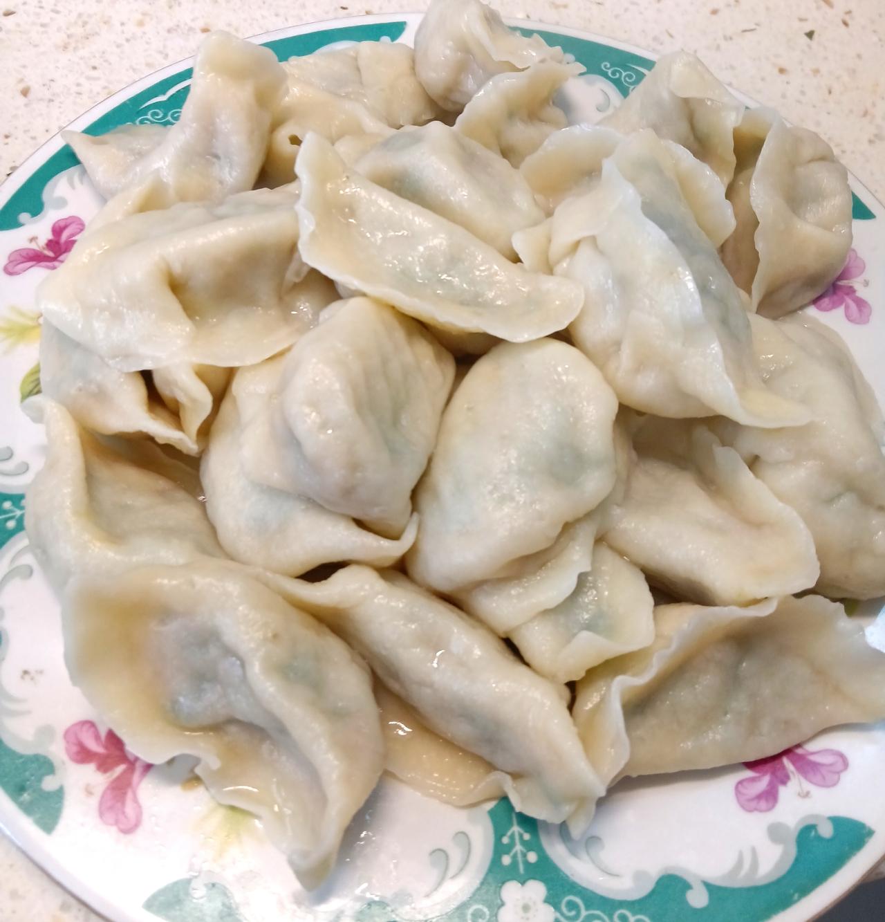 遛弯回来都十一点半多了，还没进家门就接到小姑子电话：“嫂子，中午想去你家蹭饭呢。