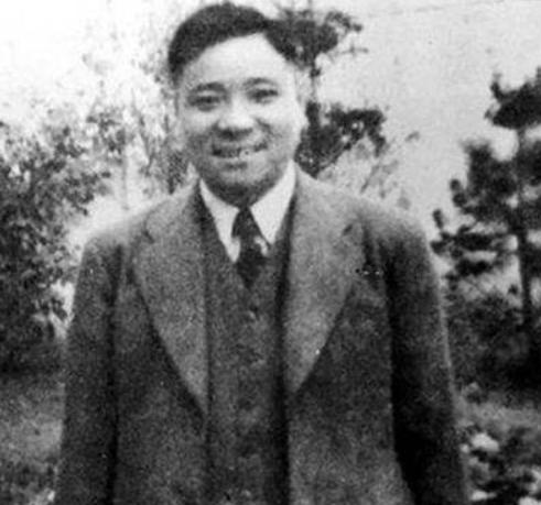 1939 年，五重间谍袁殊，被 76 号逮捕，李士群要他招供，谁知他却一点不慌，