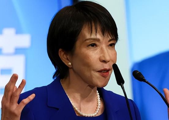 日本人彻底破防了！当特朗普把日本女首相搂在怀里的时候，日本人彻底破防了！他们觉得