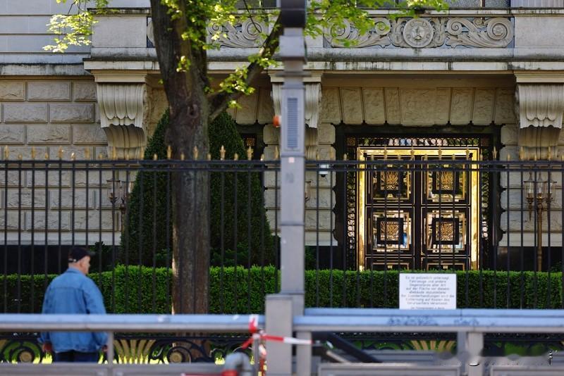 德国外交部要求匈牙利执行ICC逮捕普京的裁决，这事儿真是一出闹剧。匈牙利此前已表