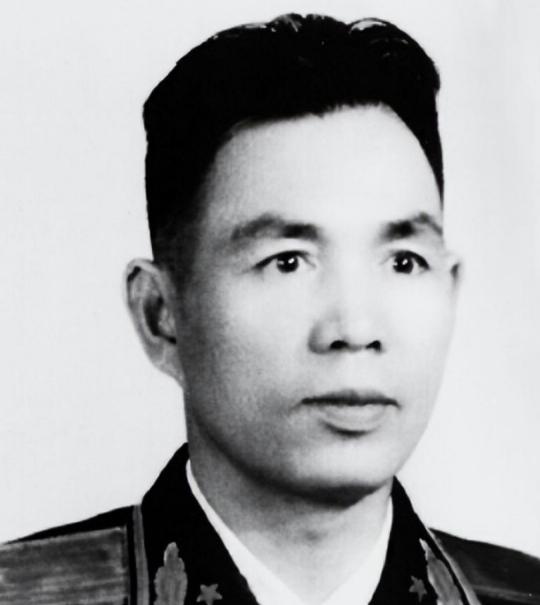 1999年，开国少将丁盛逝世。上级规定追悼会上，不准称他为“同志”、“老红军”和