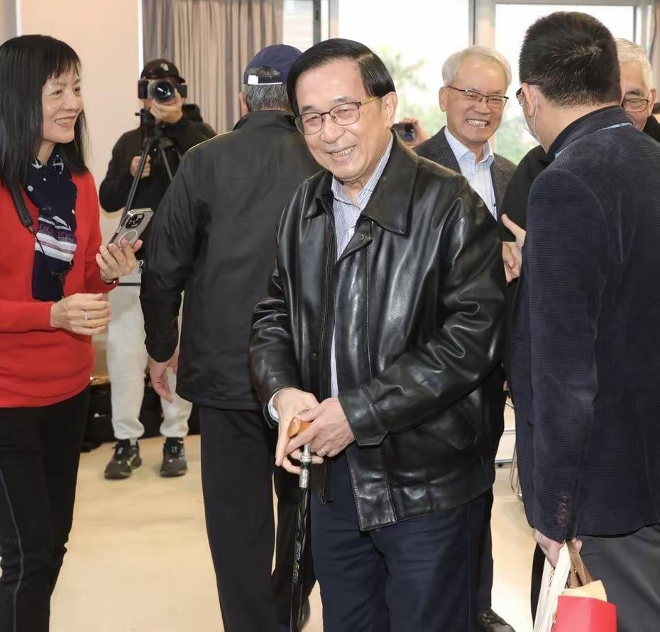 陈水扁发文质问赖清德过去主张“特赦”还算数吗？我替你回答:想多了！
      