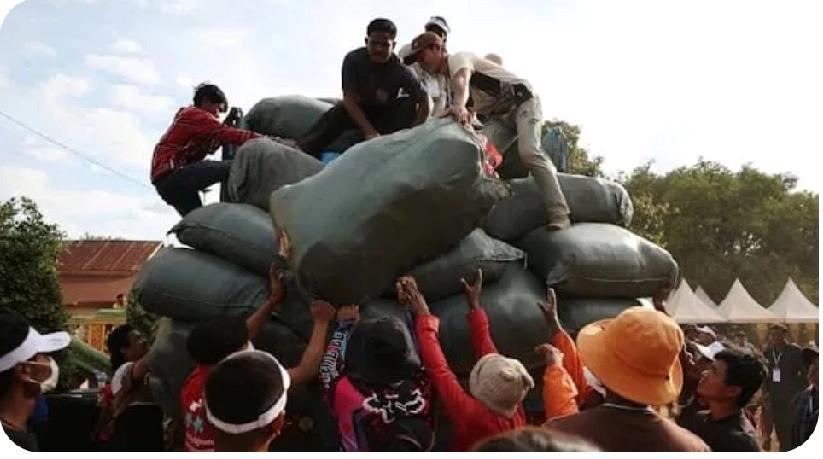 标题翻译
 
泰国总理称“将继续军事行动”，否认与柬埔寨、特朗普达成的停火协议